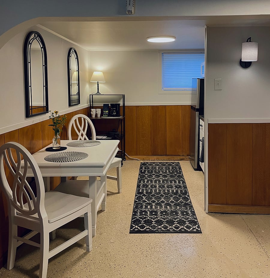 Cozy eat-in kitchenette