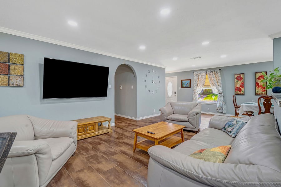 Open-Concept Layout  Great for Groups & Gatherings