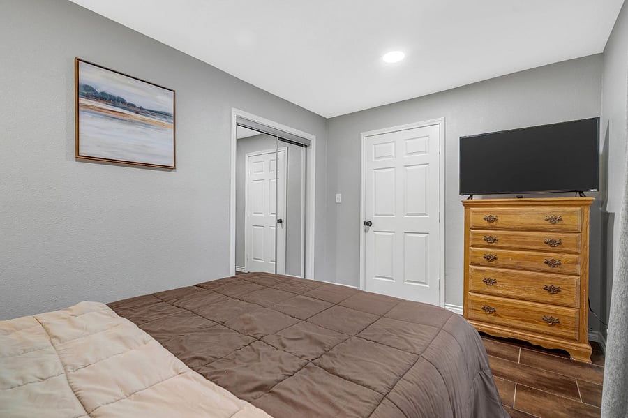 Third Bedroom  Queen Bed & TV