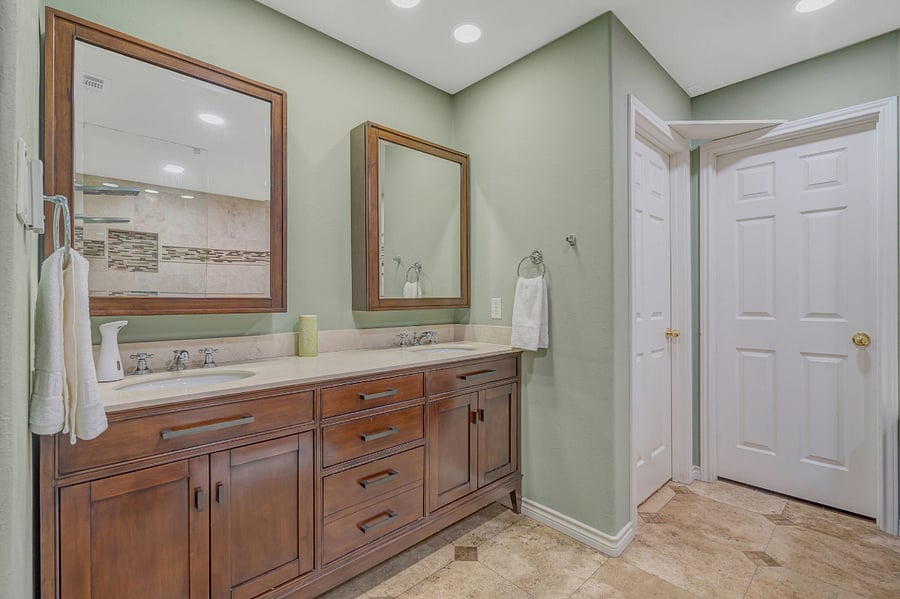 Spa-Like Master Bath  Overflow Soaker Tub & Dual Showers