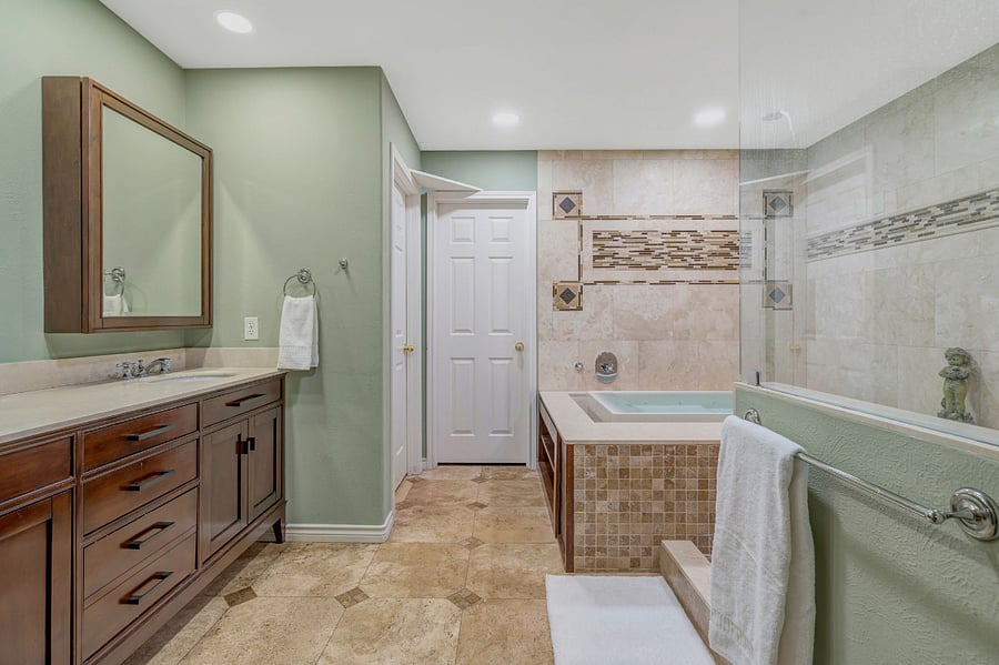 Spa-Like Master Bath  Overflow Soaker Tub & Dual Showers