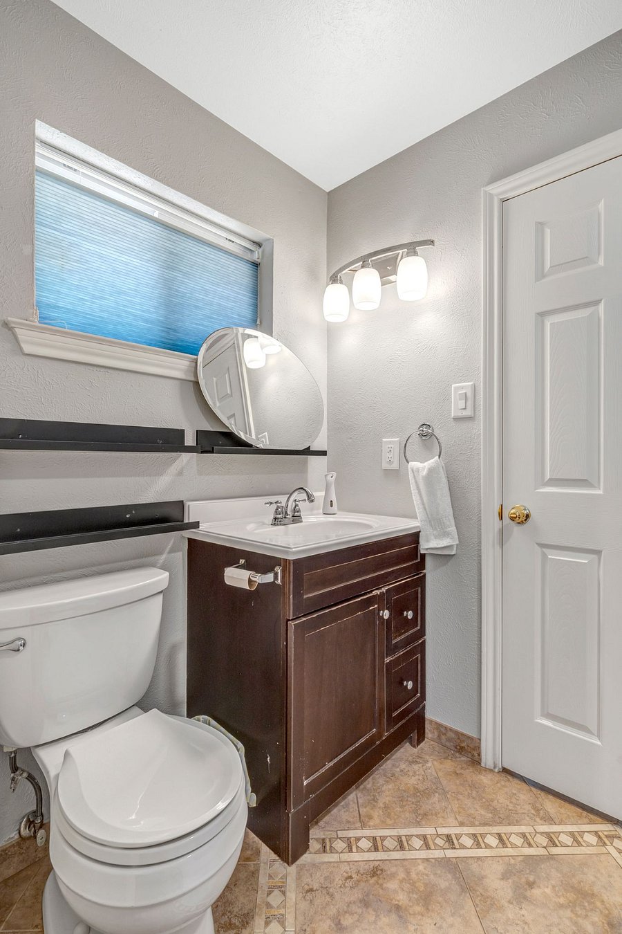 Additional Full Shared Bathroom