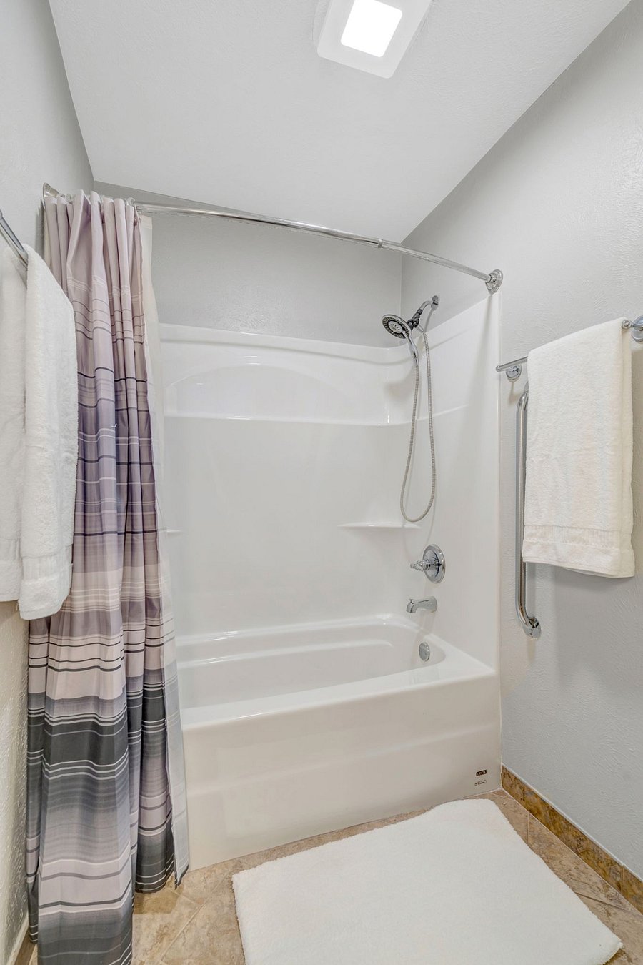 Additional Full Shared Bathroom