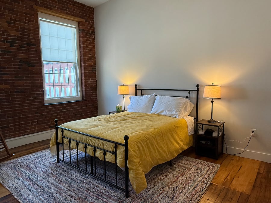 New Casper hybrid mattress with 4 pillows per bed.