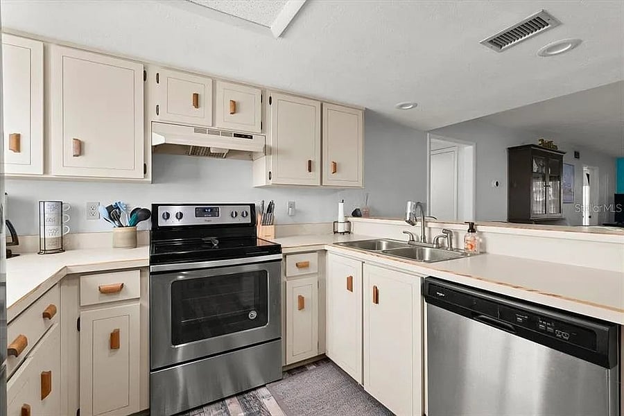 Furnished Finder property 889246_1 photo 20