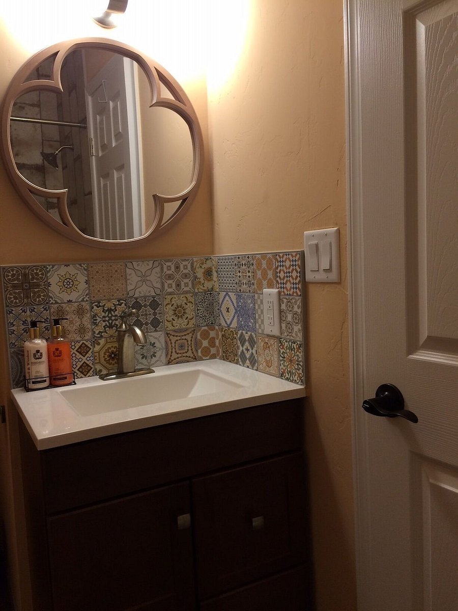 Hall bath-tub/shower.
