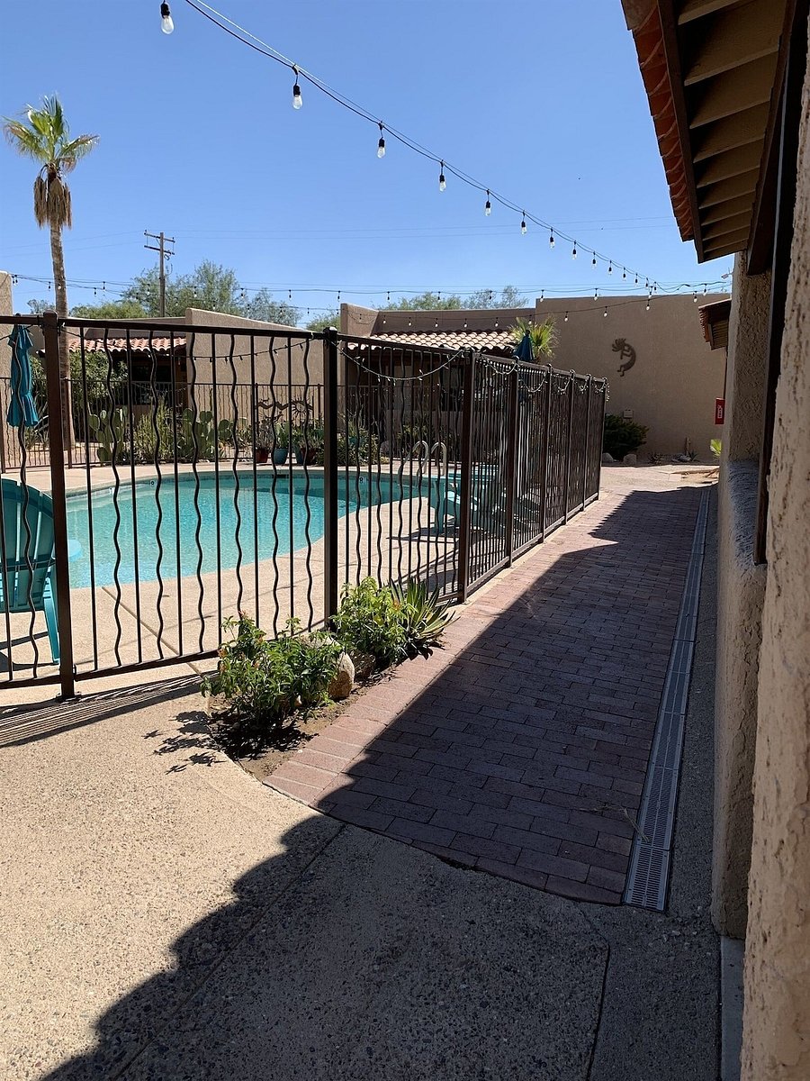 Walkway leading to other casitas.