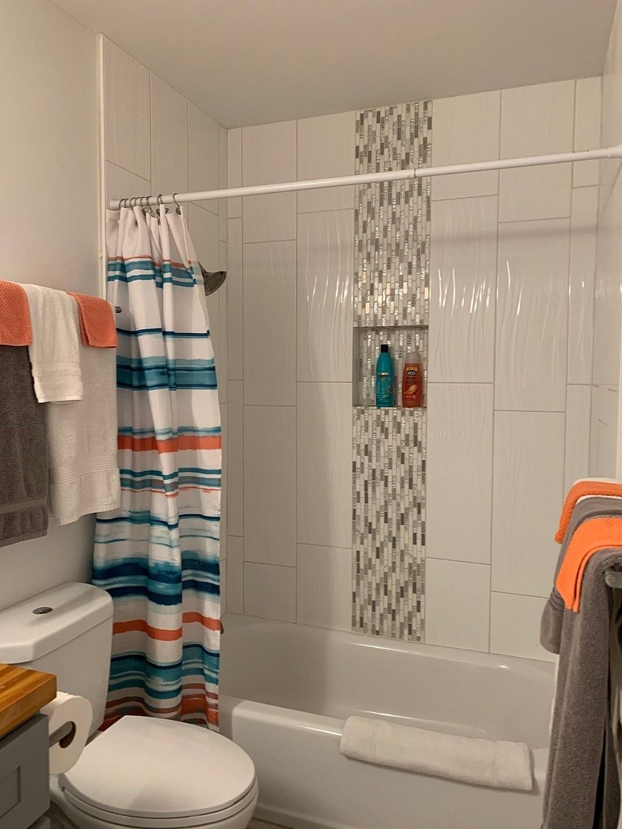 Hall bath with tub/shower.