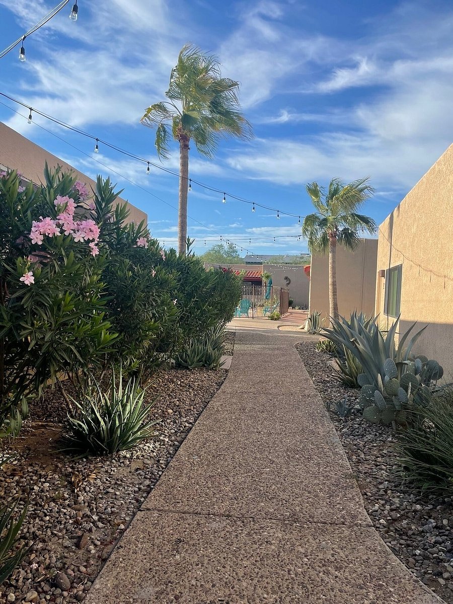 Entrance in to casitas and pool area.