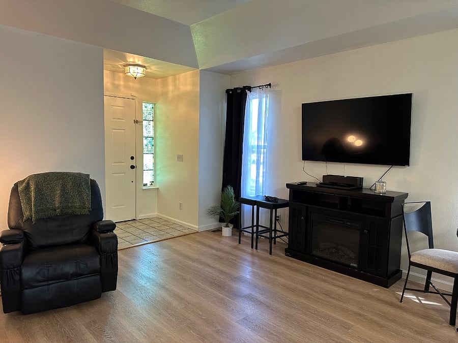 Furnished Finder property 889444_1 photo 4