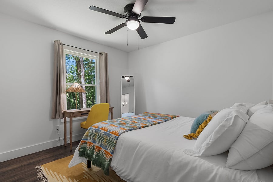 2nd bedroom with Queen bed.