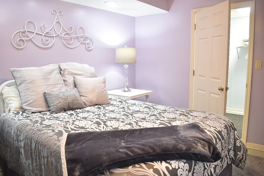 Queen sized bed, smart TV, walk-in closet, blackout curtains
