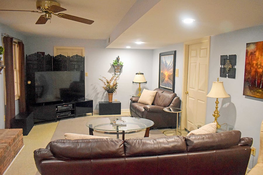 65" Smart TV + Sound System, Books and reading material, Air conditioning, Heating, Board games, Ceiling fan