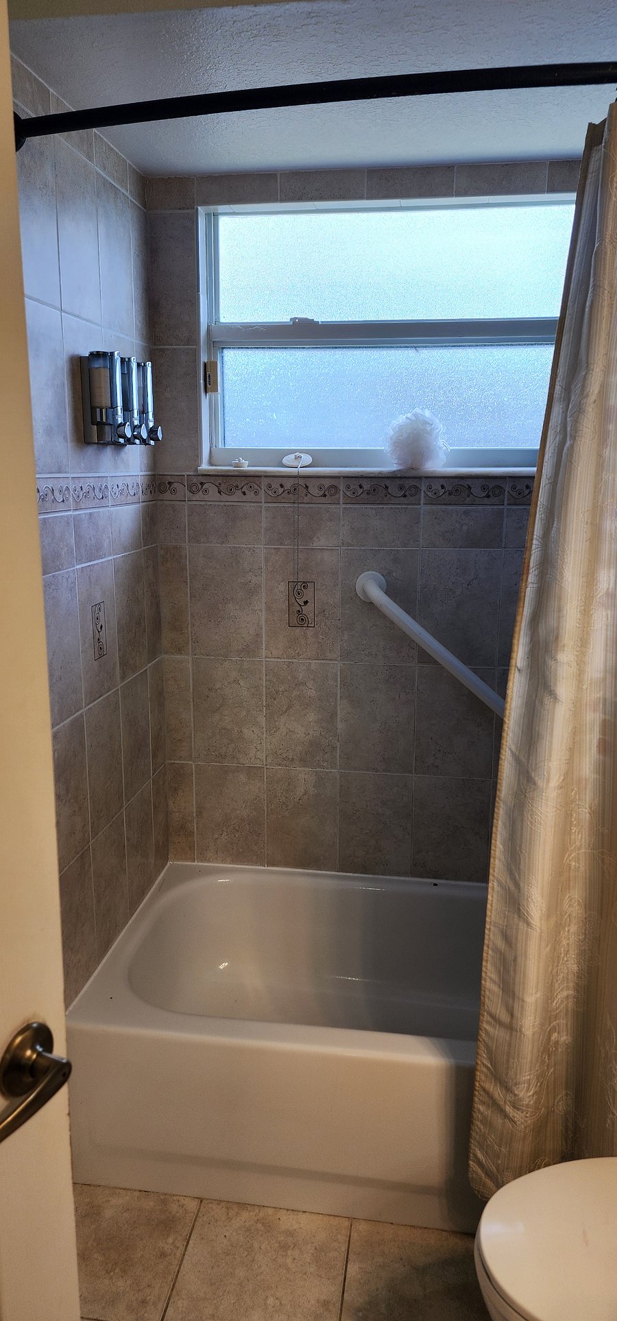 Furnished Finder property 889571_1 photo 13