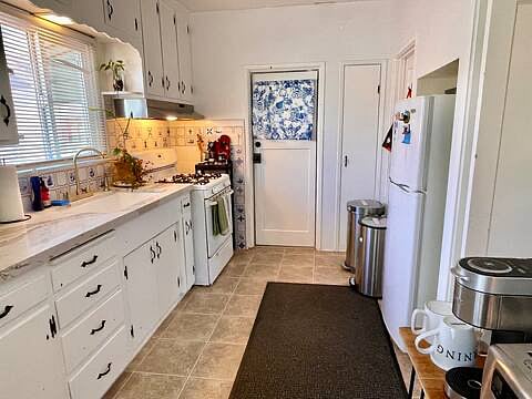 Furnished Finder property 889615_1 photo 13