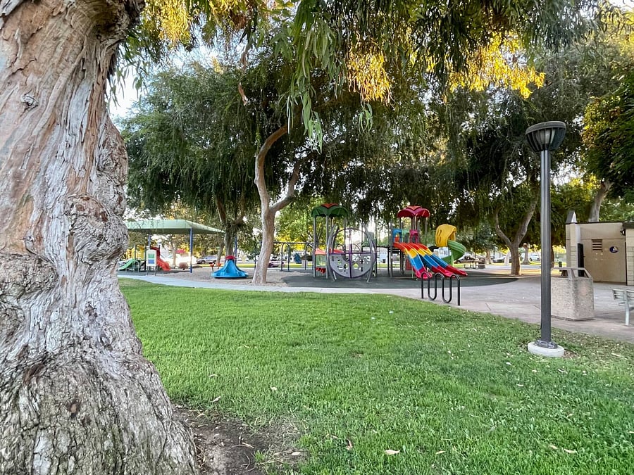 we are steps away from this gorgeous park with playground, picnic area, so beautifully green and quiet, doggies's paradise 