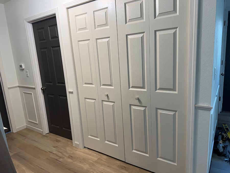 Laundry room Full size w/d inside