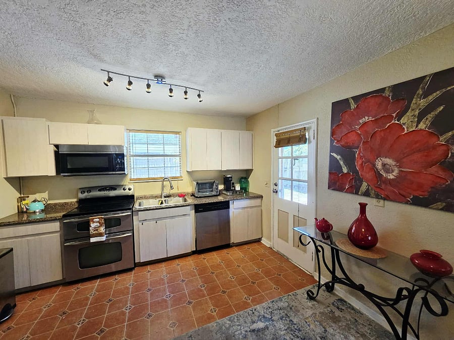 Furnished Finder property 889769_1 photo 7