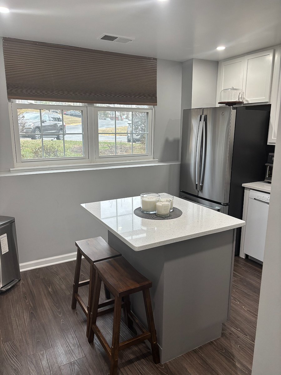 kitchen breakfast bar