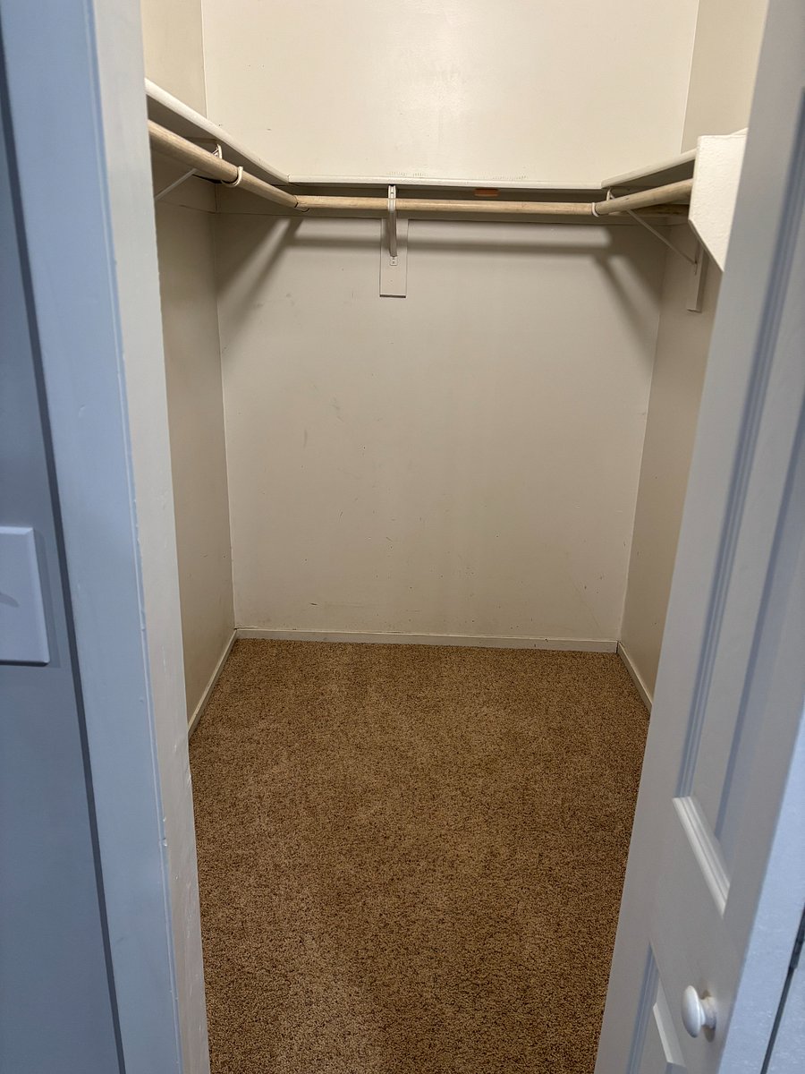 2nd bdrm-walk-in closet
