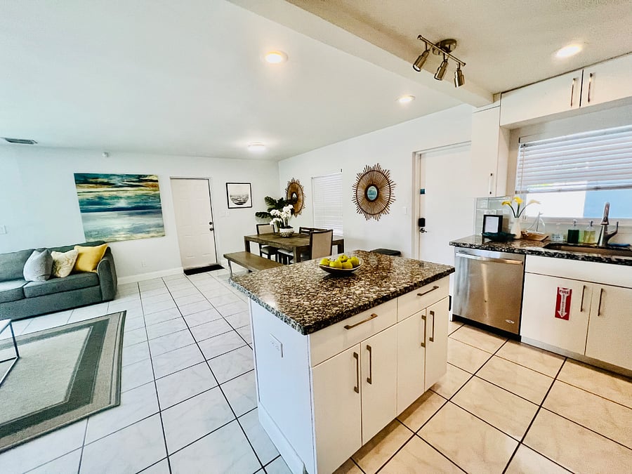Furnished Finder property 889802_1 photo 13