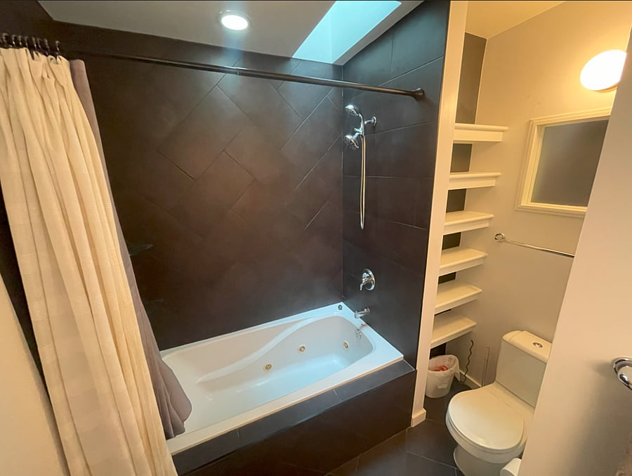 Spacious 2nd floor bathroom
