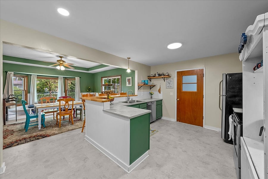 Furnished Finder property 889949_1 photo 6