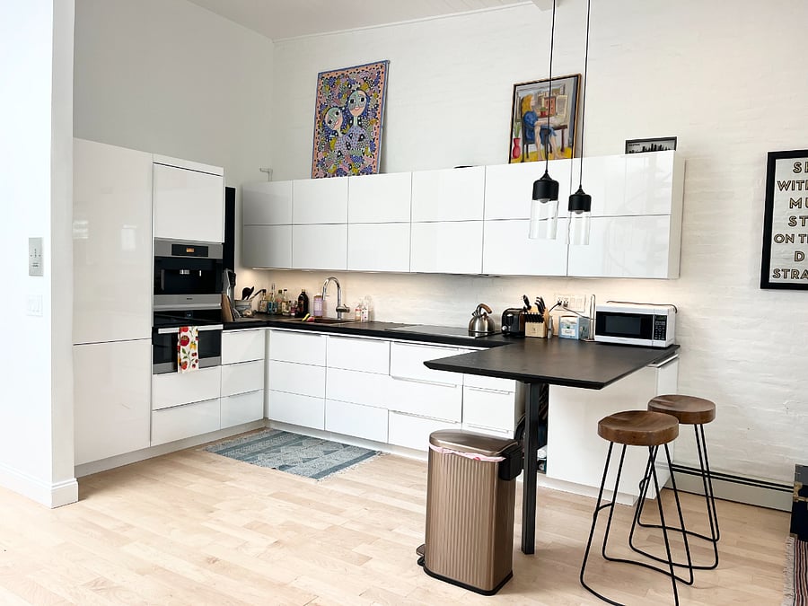 Kitchen includes modern Miele appliances (freezer, fridge, dishwasher, oven, and built in coffee machine)
