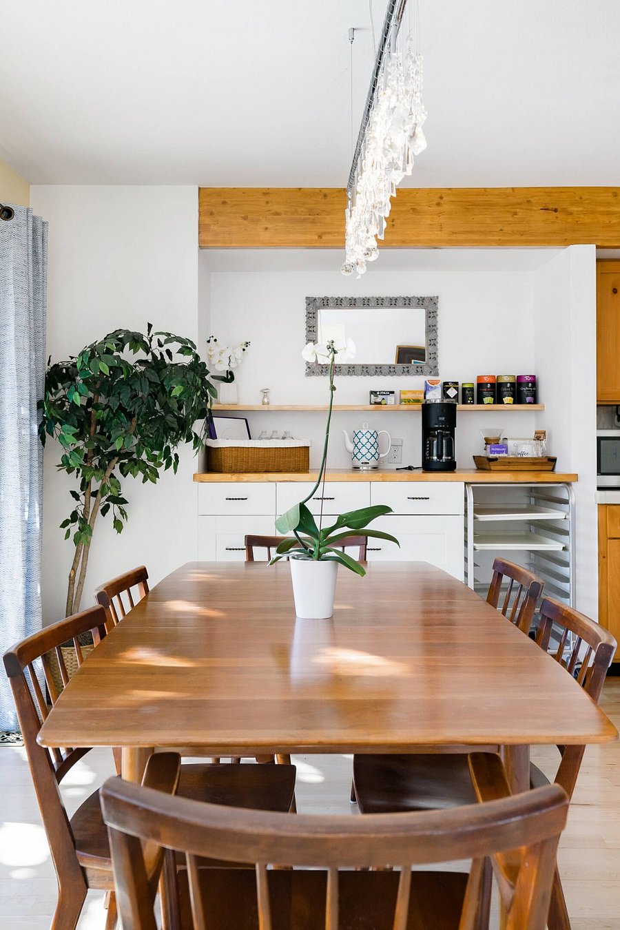 Open kitchen dining area flowing from primary living room into kitchen