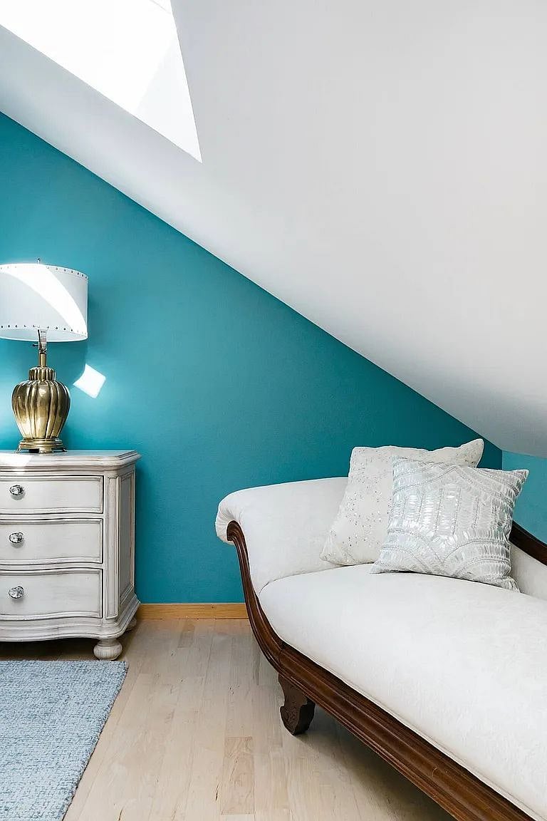 Lounge in Master Bedroom, great for reading
