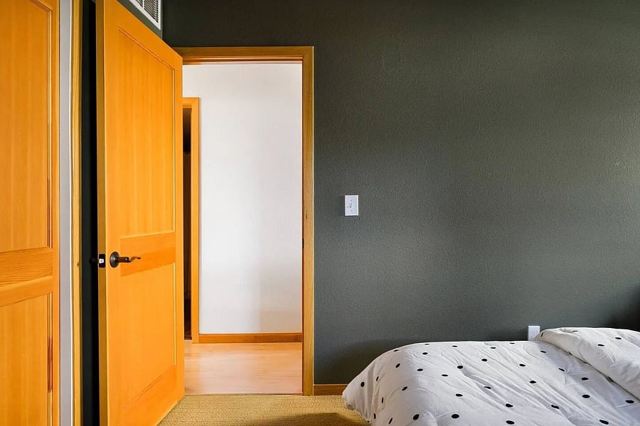 Entryway to children's twin bedroom