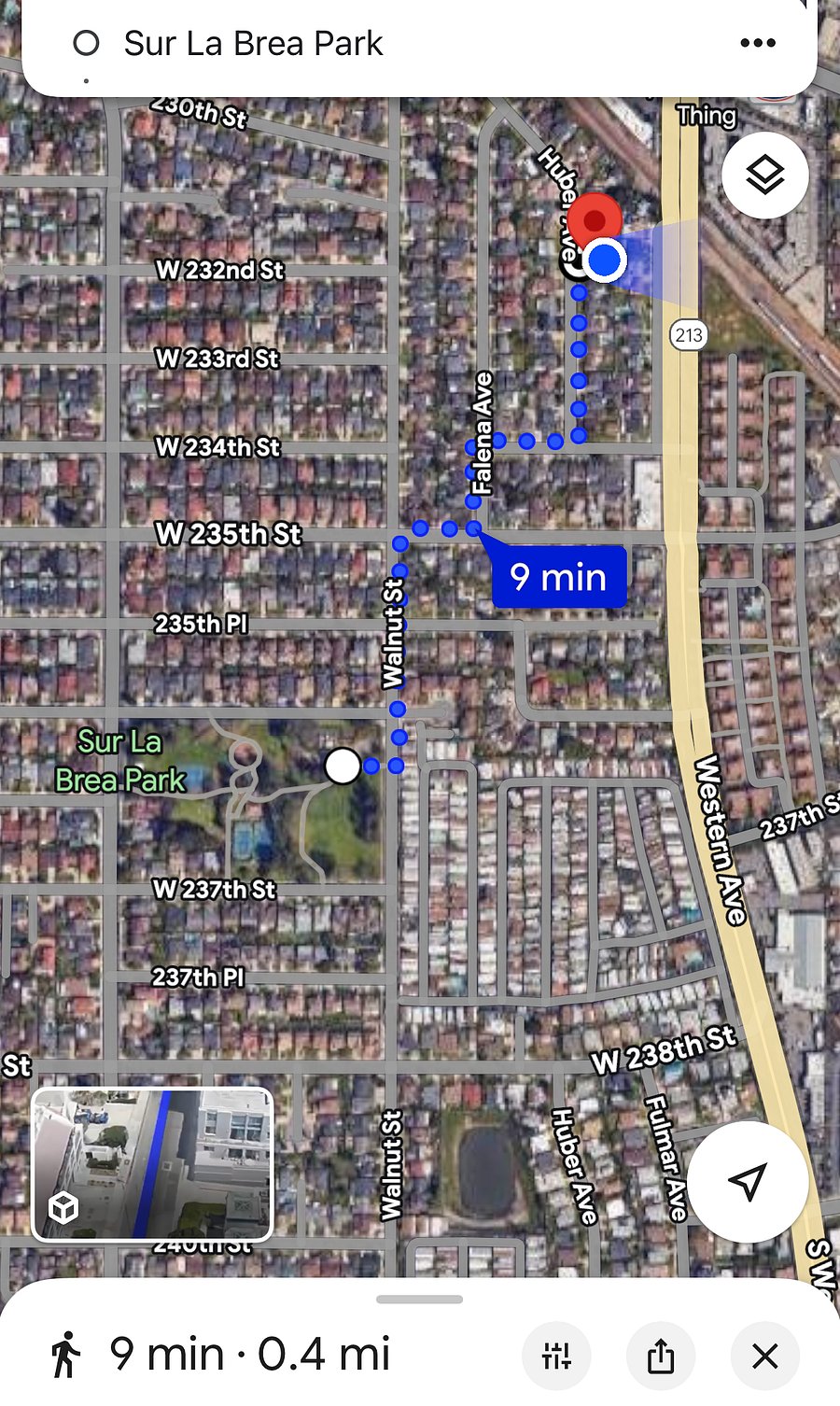 Walking distance to Sur La Brea Park (9 min)