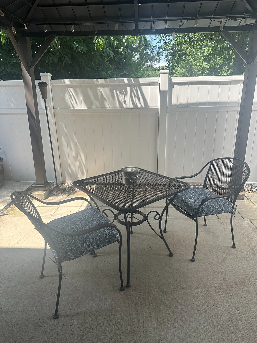 outdoor patio off of kitchen