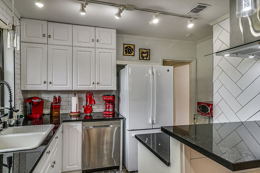 All new kitchen 2023 fully redone and all new appliances, tile, floors and cabinets
