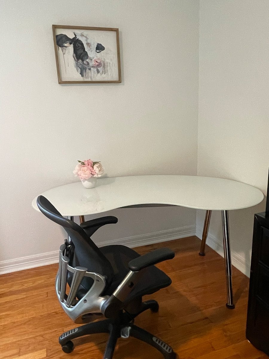 Large executive desk and chair in 2nd bedroom