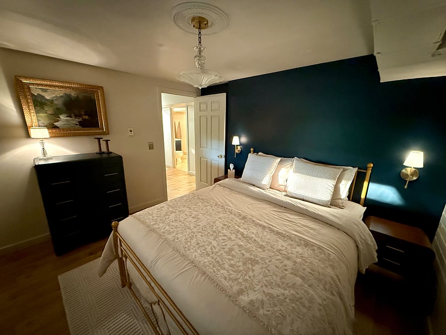 Bedroom with memory foam queen matress