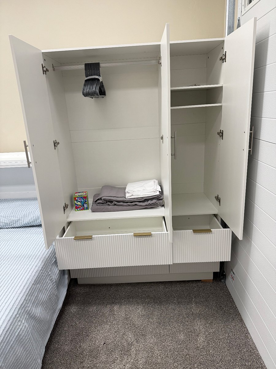 Clothes Closet, Interior