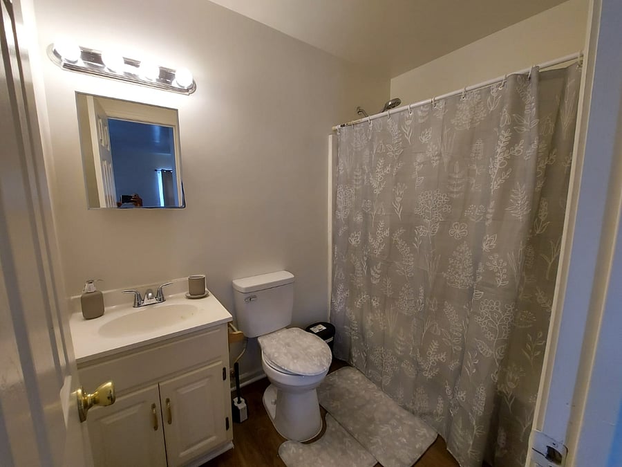 Master bedroom bathroom