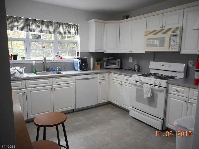 Furnished Finder property 890400_1 photo 3