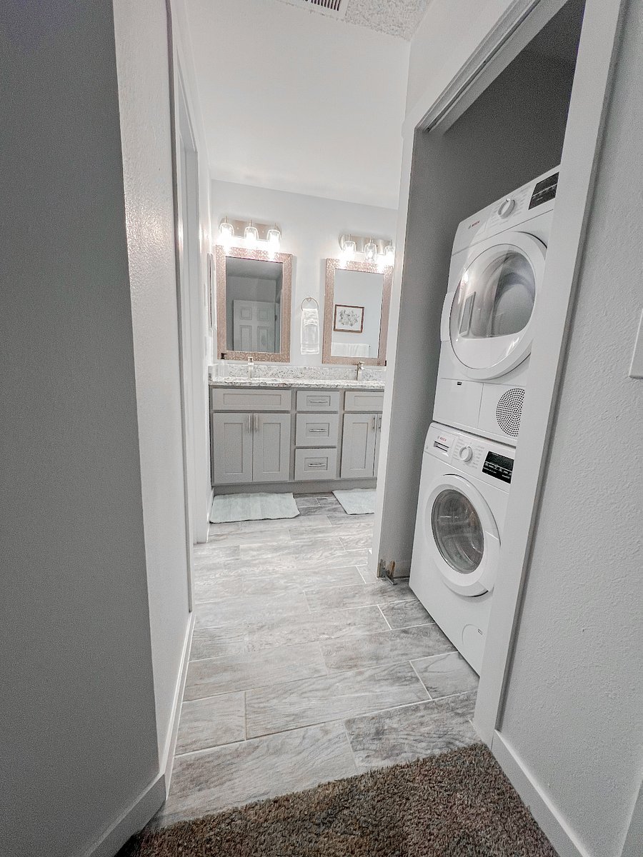 Entry to the Master bathroom with laundry 