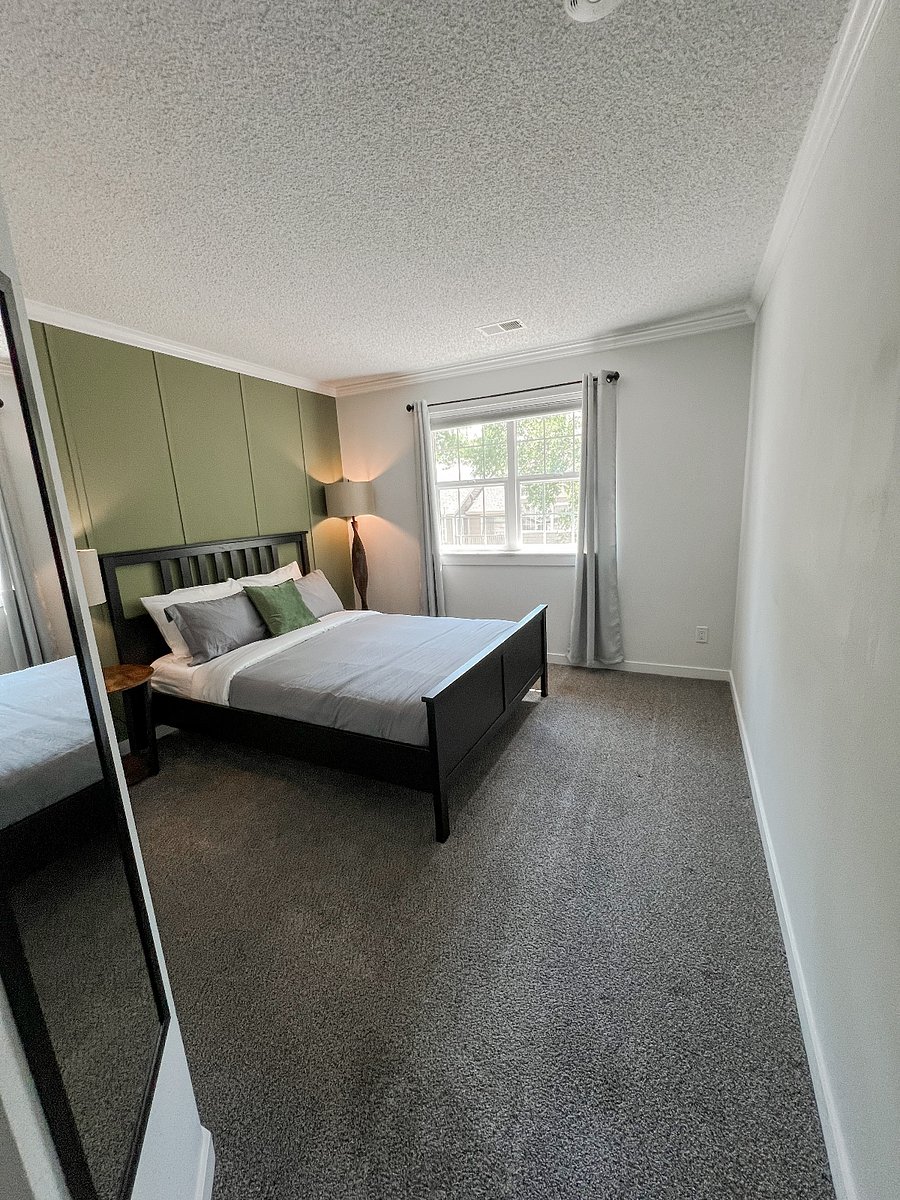 Room with a queen bed