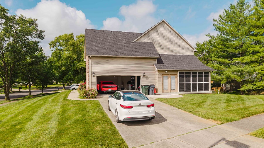 4 Car Park on the drive way and 2 car Garage