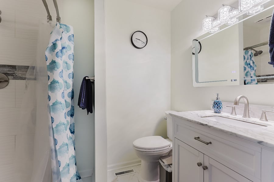 Full Bathroom 3
