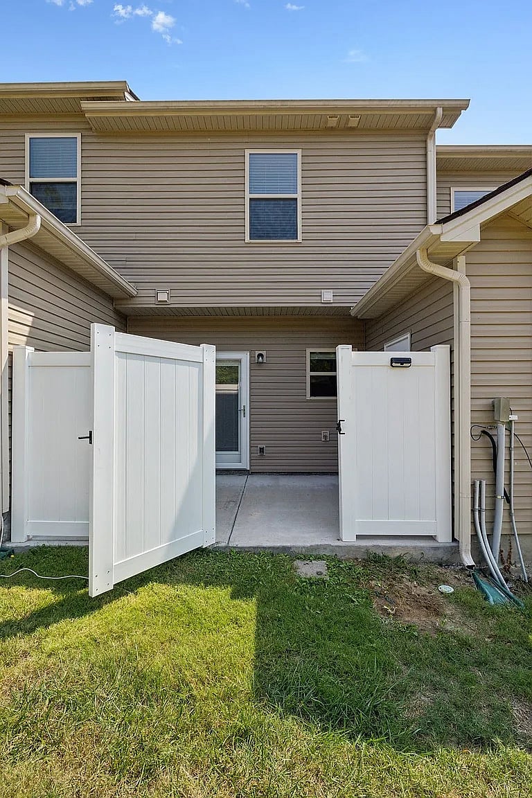 Back patio, view from behind.