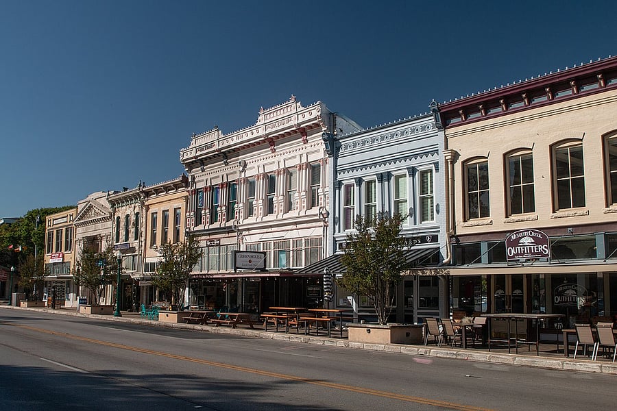 3 blocks from the historic square