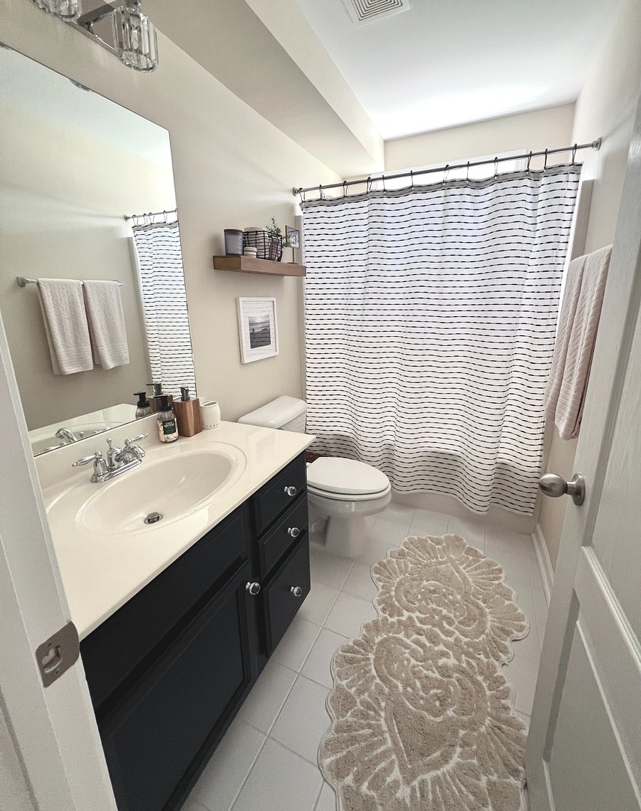 2nd level bathroom