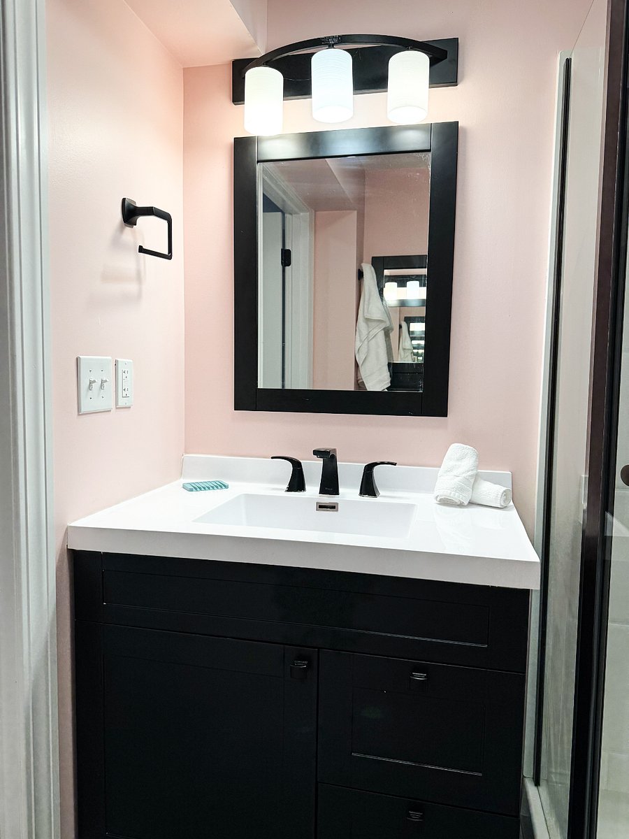 Basement Full Bathroom to Bedroom 3