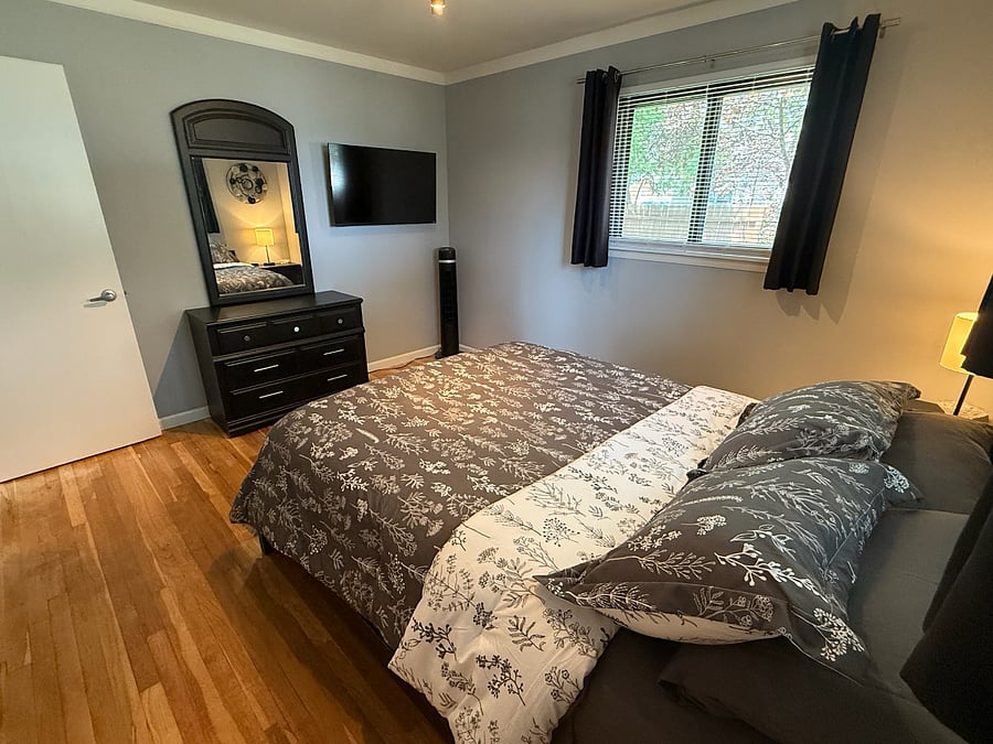 Primary Bedroom (Queen) view 1