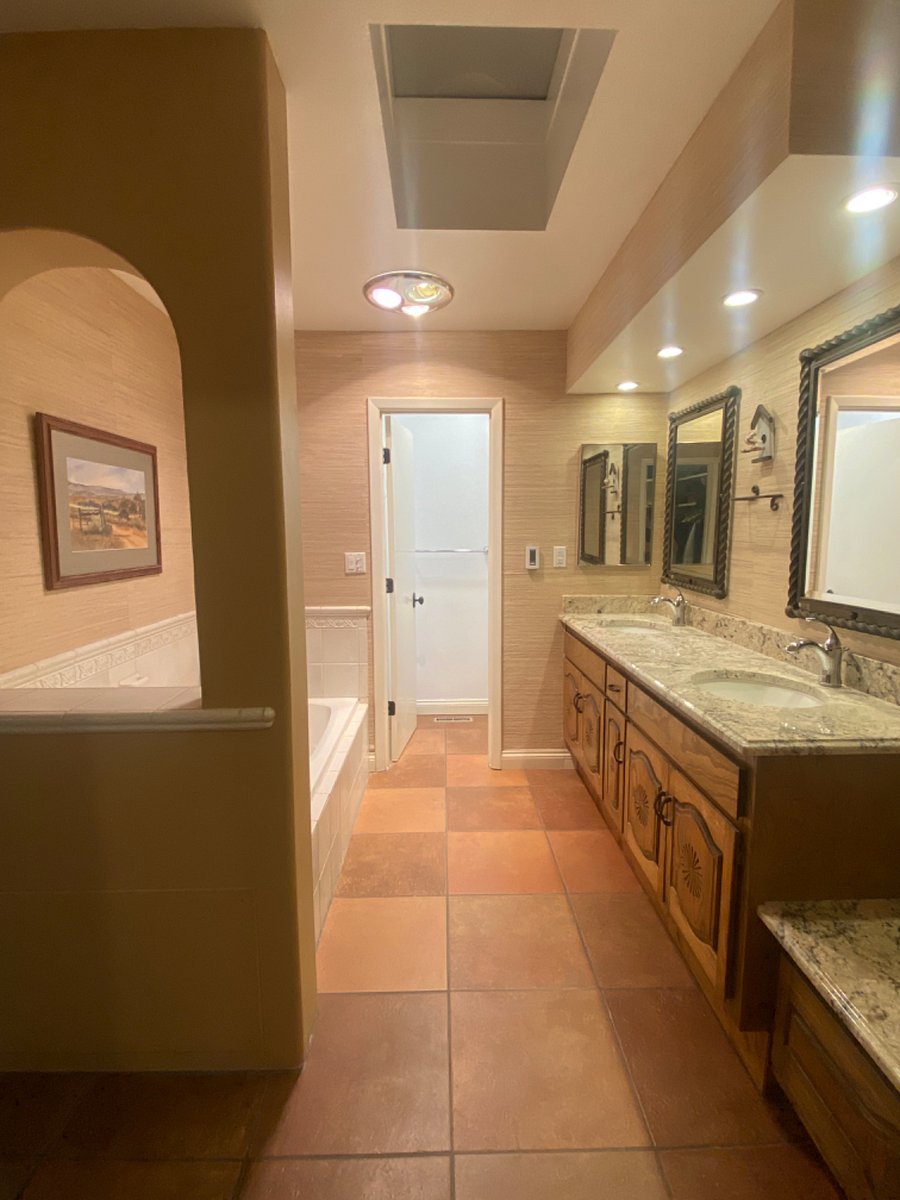 Double sinks, jacuzzi tub, separate toilet and new tile shower. Plenty of light and a window to allow fresh air through the entire home!