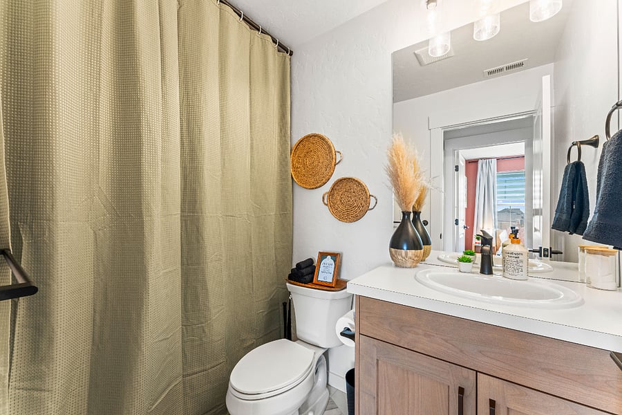 Upstairs Guest Full Bathroom